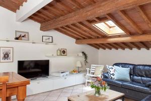 A television and/or entertainment centre at Casa Cosi Masaccio