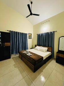 Ένα ή περισσότερα κρεβάτια σε δωμάτιο στο SEA BEE entire villa varkala