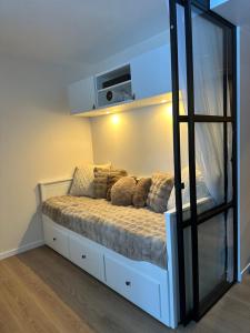 a bed with pillows on it in a room at Appartement - Les Menuires in Les Menuires