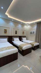a room with three beds in a room at شقق خزامى الباحة in Al Baha +36 photos
