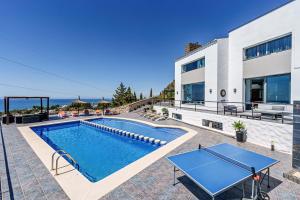 The swimming pool at or close to Villa Holivista