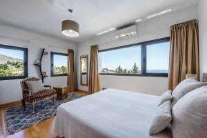 A bed or beds in a room at Villa Holivista