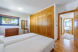 A bed or beds in a room at Villa Holivista