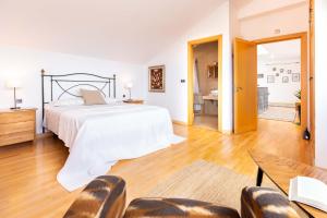 A bed or beds in a room at Villa Holivista