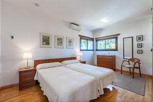 A bed or beds in a room at Villa Holivista