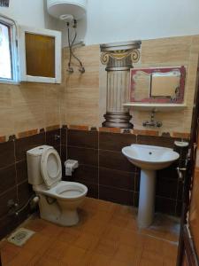 A bathroom at انير انشال Enir Enshal