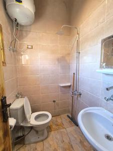 A bathroom at انير انشال Enir Enshal