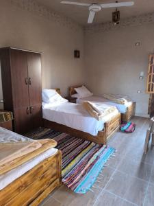 A bed or beds in a room at انير انشال Enir Enshal