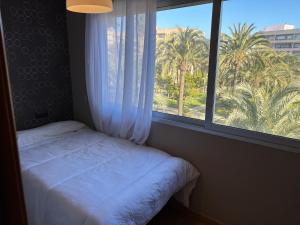 Ένα ή περισσότερα κρεβάτια σε δωμάτιο στο Apartamento primera línea playa Torrevieja El Palmeral +35 φωτογραφίες