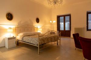 a bedroom with a bed and a table and chairs at San Massimo Apartment - Piazza Duomo L'Aquila in LʼAquila