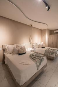 Postel nebo postele na pokoji v ubytování lovera hotel