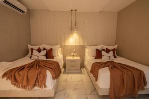 Postel nebo postele na pokoji v ubytování lovera hotel