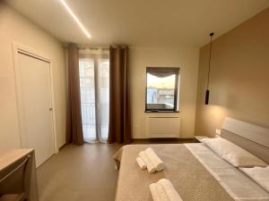 Postel nebo postele na pokoji v ubytování Arkè Rooms