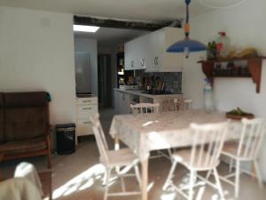 a kitchen with a table and chairs in a room at Bett 3 im Männer-4-Bettzimmer NUR Männer ONLY men SOLO hombres in Mogán