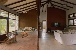a living room with a couch and a tv at Pedasi, Casa Alegre in Pedasi Airport
