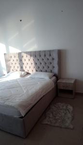 Posteľ alebo postele v izbe v ubytovaní NICE Room in Sea View Apartment with Shared Amenities - ROOM INSIDE APARTMENT