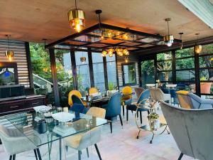 Posezení v ubytování 24 On Basil Boutique Luxury Hotel