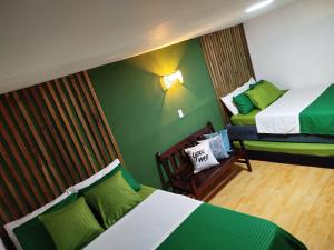 Postel nebo postele na pokoji v ubytování HOSTAL LA BOQUILLA