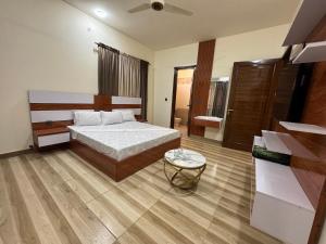 Postel nebo postele na pokoji v ubytování Holiday One Hotel & Suites