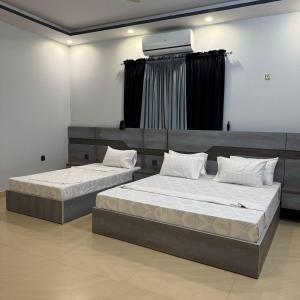 Postel nebo postele na pokoji v ubytování Holiday One Hotel & Suites