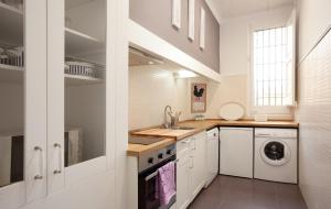 Kuchyň nebo kuchyňský kout v ubytování Villa Modernista