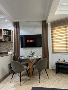 TV a/nebo společenská místnost v ubytování AnfaSuites - Le Central - Parking Free - CasaPort 5min