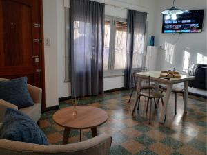 a living room with a table and a dining room at Alquileres Allen in Allen
