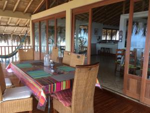En restaurant eller et andet spisested på Villa Sunset Beach Peru