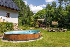 Bazén v ubytování Chalupa Pusté Žibřidovice nebo v jeho okolí