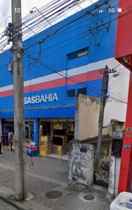 a blue building with a red white and blue train at Hostel Thiago in Santa Cruz