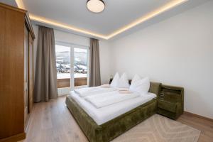 A bed or beds in a room at Das Landhaus