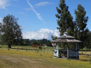 a gazebo in the middle of a field at La Posada del Colono in Puerto Clocker