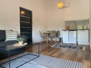 Kuchyň nebo kuchyňský kout v ubytování Sabina Bungalow - Long Beach