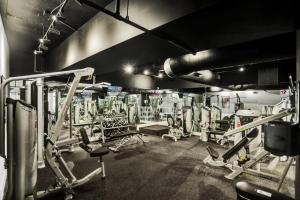 Treningsrom og/eller treningsutstyr på Luxury 2BD Penthouse with Beach Access and Resort Amenities PH6