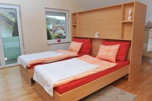 Postel nebo postele na pokoji v ubytování Apartment Šilec + 32 fotografií
