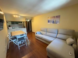 Posezení v ubytování Céntrico apartamento con vistas en Formigal - Entrada 24h sin llaves