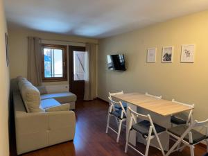 TV a/nebo společenská místnost v ubytování Céntrico apartamento con vistas en Formigal - Entrada 24h sin llaves
