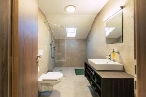 Koupelna v ubytování Roadhotel Vinschgau + 13 fotografií