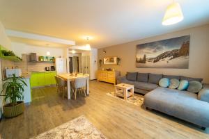 a living room with a couch and a table at Fabulous Views Silver Mountain 3 Rooms Apartment in Poiana Brasov