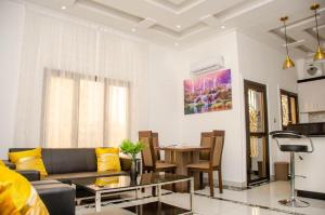 a living room with a couch and a table at Nesbitt Luxury in Mbala