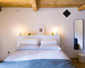 Postel nebo postele na pokoji v ubytování Casa Viglino - Ijan Ospitalità di Frontiera