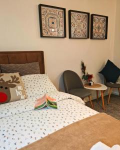 Postel nebo postele na pokoji v ubytování Azulejo Apartment