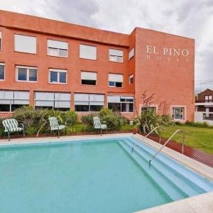 Swimmingpoolen hos eller tæt på Pino Hotel