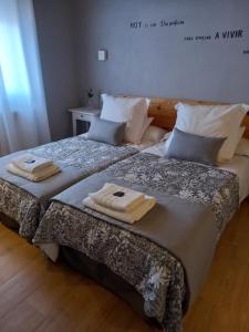 Łóżko lub łóżka w pokoju w obiekcie CASA RURAL LA HOJA EL VALLE