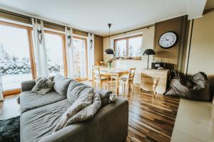 Posedenie v ubytovaní VisitZakopane - Janosik Apartment
