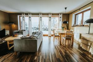Posedenie v ubytovaní VisitZakopane - Janosik Apartment