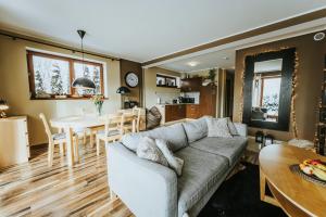 Posedenie v ubytovaní VisitZakopane - Janosik Apartment