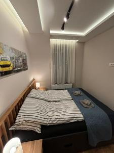سرير أو أسرّة في غرفة في Šumska staza Divčibare apartmani