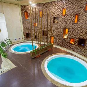 Bazén v ubytování Tequendama Suites Bogota nebo v jeho okolí