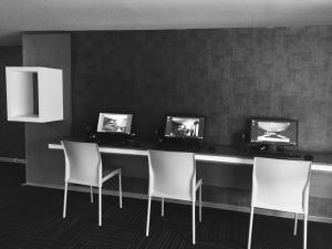 TV a/nebo společenská místnost v ubytování Suites Meson Del Cid + 31 fotografií
